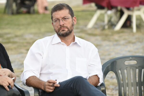 “Da due mesi non riesco a seppellire mio figlio Dario, Raggi vergognati”, lo sfogo e il dramma del deputato Andrea Romano