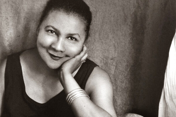 Gloria Watkins, la scrittrice che smonta i luoghi comuni del femminismo