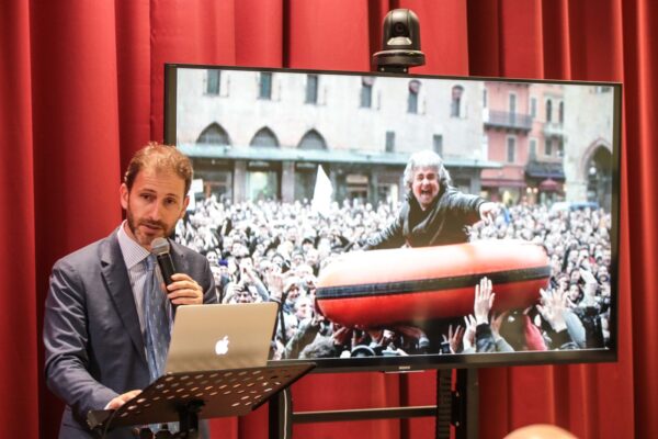 Guerra tra Rousseau e M5S, Casaleggio stacca la spina ai grillini