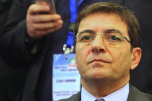 “Volevamo uccidere Cosentino”, Nicola Schiavone rivela il piano contro l’ex sottosegretario che non si piegava al clan “Volevamo uccidere Cosentino”, Nicola Schiavone rivela il piano contro l’ex sottosegretario che non si piegava al clan
