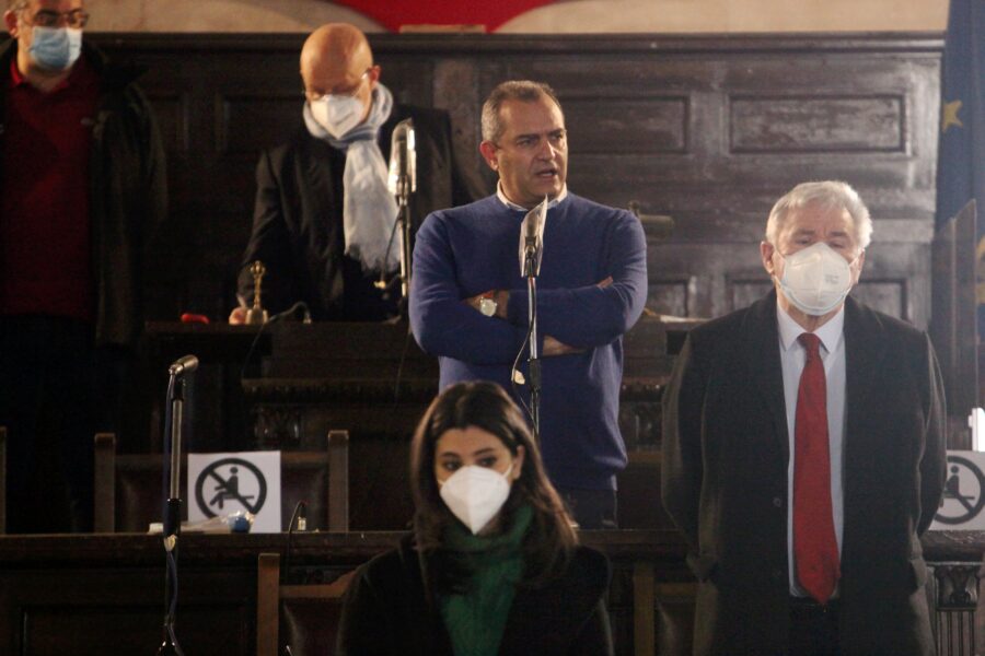 Consiglio comunale di Napoli paralizzato, era meglio avere un commissario…