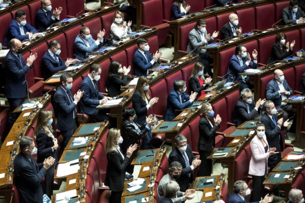 La Lega si spacca: applaude Draghi e volta le spalle agli spot di Salvini