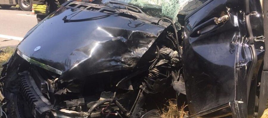 Con la droga in auto non si ferma all’alt e si schianta in galleria sull’Appia: inseguimento choc