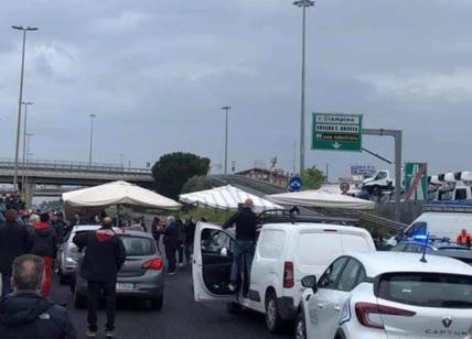Roma, gli ambulanti bloccano il Gra. Centro storico paralizzato da due manifestazioni