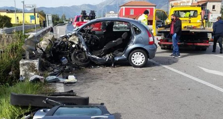 Schianto dopo il turno di lavoro, infermiere muore sulla statale: il dolore dei colleghi