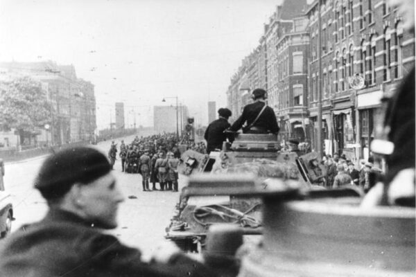 “L’attentato”, il racconto di Mulish sull’occupazione nazista in Olanda