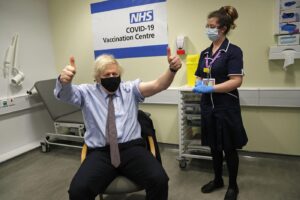 Regno Unito, due test rapidi gratis a settimana: il piano di prevenzione del governo Johnson Regno Unito, due test rapidi gratis a settimana: il piano di prevenzione del governo Johnson