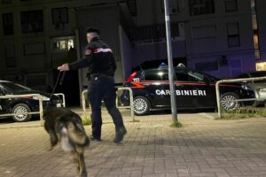 Roma, maxi blitz antidroga a Tor Bella Monaca: 51 arresti. Dagli stipendi alle dosi low cost: così era gestito lo spaccio