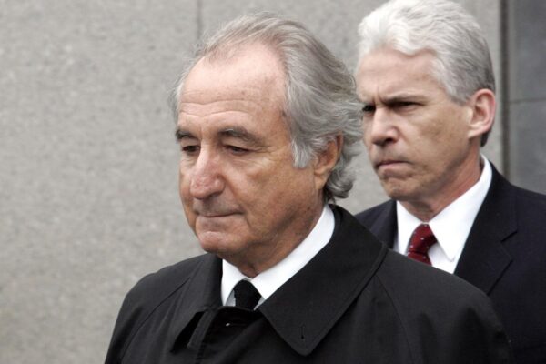 Morto Bernie Madoff, il banchiere della mega truffa con lo ‘schema Ponzi’ scomparso in carcere Morto Bernie Madoff, il banchiere della mega truffa con lo ‘schema Ponzi’ scomparso in carcere