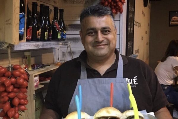 È morto Mauro De Luca, il “gigante buono” del panino vesuviano Sciuè stroncato a soli 49 anni dal Covid