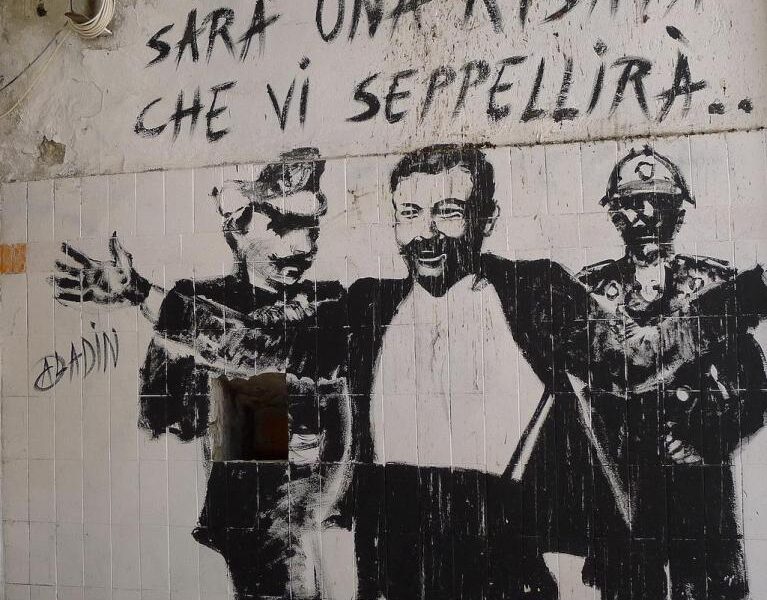 “Il riso e il sacro”, la storia degli italiani tra il comico e il tragico