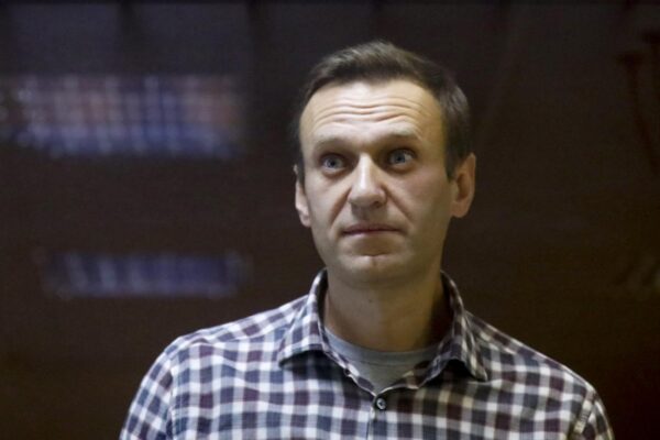 Alexei Navalny trasferito in una prigione dell’Artico: “È il posto più isolato al mondo”. Così Putin tratta ergastolani e prigionieri politici Alexei Navalny trasferito in una prigione dell’Artico: “È il posto più isolato al mondo”. Così Putin tratta ergastolani e prigionieri politici