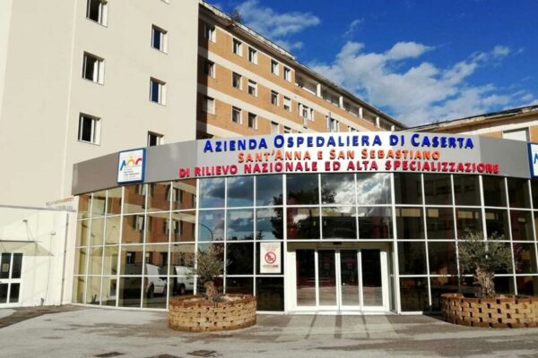 Esami gratis in ospedale a Caserta, 4 condanne e 31 rinviati a giudizio: c’è anche l’ex presidente della Provincia Zinzi