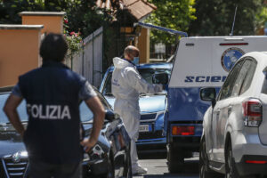 Trovata morta in casa con una ferita alla gola: non si esclude l’omicidio