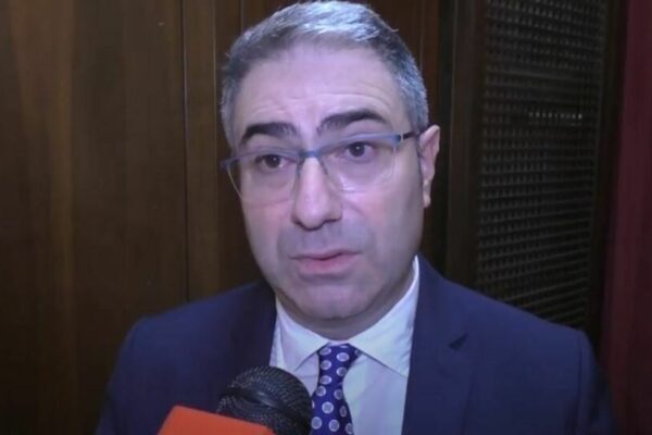 Si uccide in carcere poche ore dopo l’arresto, trovato morto il primario Sabatino Trotta