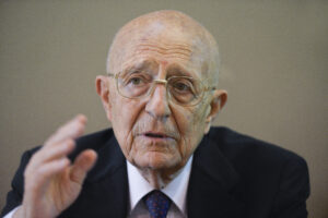 SABINO CASSESE ECONOMISTA