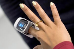 Come curare il Covid a casa: no ad antibiotici e corticosteroidi, ok all’uso degli anticorpi monoclonali