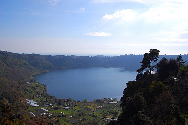 Ritorno in zona gialla, Nemi apre le porte ai turisti: ecco il video che emoziona