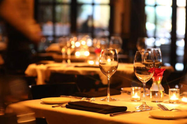 Giudice scroccone terrore dei ristoratori: cibo e vino a sbafo nei migliori ristoranti intorno al Tribunale