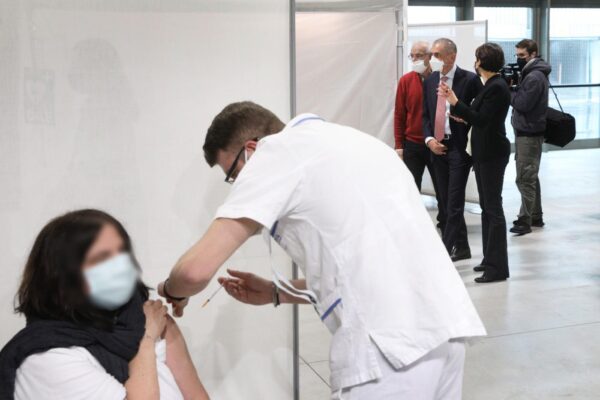 In Campania aziende pronte ad immunizzare, ma mancano i vaccini