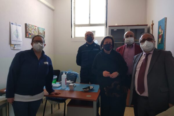 Partono le vaccinazioni ai detenuti campani: “È un diritto, un dovere e un obbligo morale”