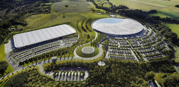 La McLaren vende la sua sede di Woking, affare da 200 milioni di euro