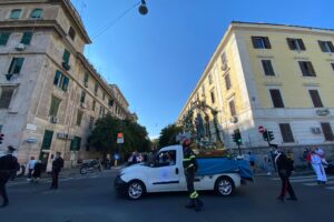 Testaccio, la processione fa il giro del Rione: folla ed emozioni per la Madonna
