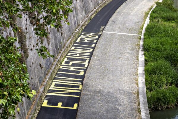 Ciclabile sul lungotevere, nella notte spunta la scritta contro il Campidoglio