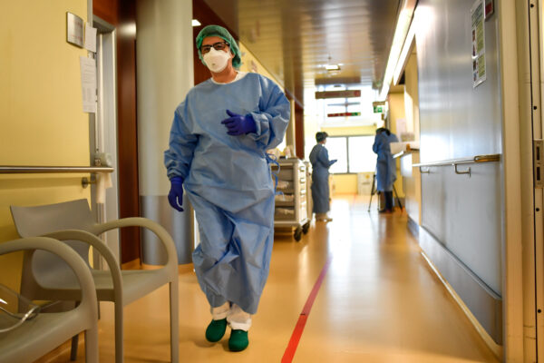 Covid, dal Cardarelli al Moscati: reparti vuoti, tornano le visite su prenotazione