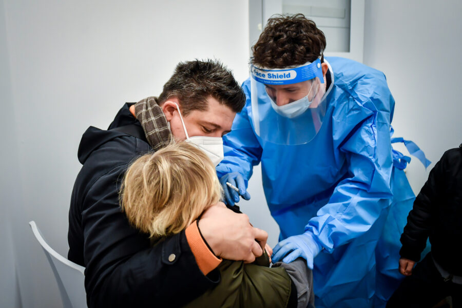 A Napoli il primo ambulatorio pediatrico post Covid: bimbi visitati in 3 step