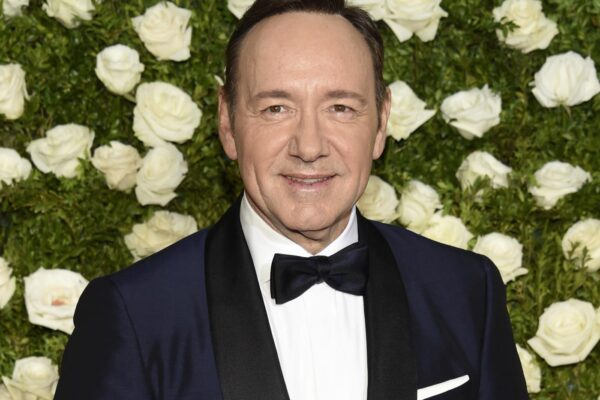 Kevin Spacey riparte dall’Italia, reciterà in “L’uomo che disegnò Dio” di Franco Nero