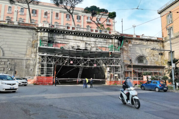 Apertura Galleria Vittoria, de Magistris ammette: “Fatti errori, entro fine giugno una corsia sarà attiva”