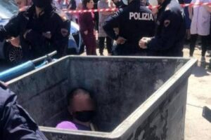 “Abusi e violenze su tre bambini”, la rivolta della Vela Celeste: linciati genitori e zio