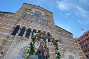 Testaccio, la processione fa il giro del Rione: folla ed emozioni per la Madonna