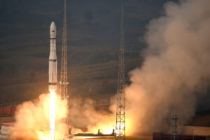 (150920) — TAIYUAN, Sept. 20, 2015 (Xinhua) — A new model of China’s carrier rocket Long March-6 carrying 20 micro-satellites blasts off from the launch pad at 7:01 a.m. from the Taiyuan Satellite Launch Center in north China’s Shanxi Province, Sept. 20, 2015. The new carrier rocket will be mainly used for the launch of micro-satellites and the 20 micro-satellites will be used for space tests. (Xinhua/Yan Yan)(wsw)