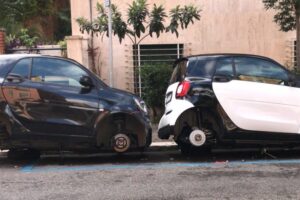 Ladro seriale di pneumatici in manette: furti a raffica sulle smart Ladro seriale di pneumatici in manette: furti a raffica sulle smart