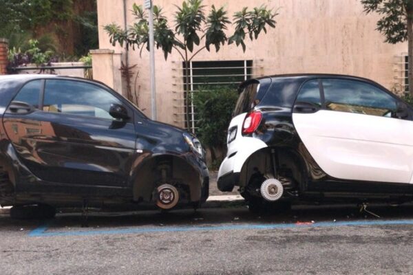 Ladro seriale di pneumatici in manette: furti a raffica sulle smart