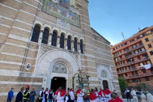 Testaccio, la processione fa il giro del Rione: folla ed emozioni per la Madonna