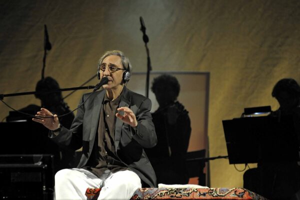 © Filippo Alfero / LaPresse
Venaria (TO), 06/07/2009
spettacolo
Franco Battiato in concerto – Venaria Real Music 2009
Nella foto: Franco Battiato

© Filippo Alfero / LaPresse
Turin, Italy, 06/07/2009
entertainment
Franco Battiato in concert at Venaria Real Music Festival 2009
In the photo: Franco Battiato