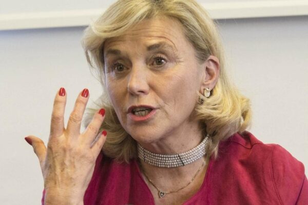 Chi è Elisabetta Belloni, prima donna a capo dei servizi segreti: l’amicizia con l’ambasciatore Luca Attanasio