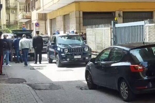 Avellino, anziano di 85 anni uccide la moglie e va a piedi in Caserma: “Arrestatemi”