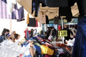 Piazza Tuscolo e Porta Metronia, via le bancarelle: ecco il piano del Comune