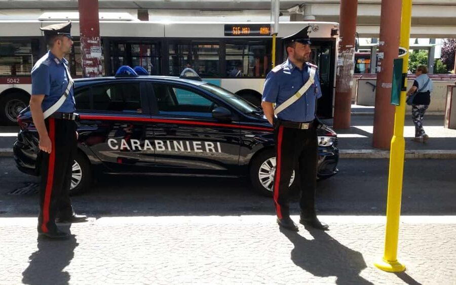 Chiede al passeggero di indossare la mascherina: autista aggredito