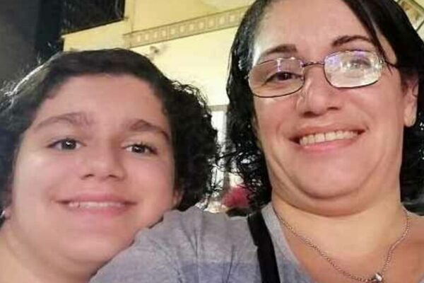 Madre e figlia impiccate, la lettera nel luogo del ritrovamento: “Porto via con me Alessandra” Madre e figlia impiccate, la lettera nel luogo del ritrovamento: “Porto via con me Alessandra”