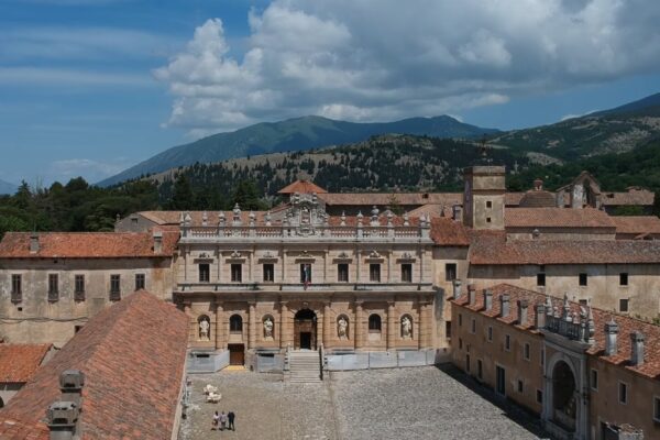 “La Certosa di Padula diventi sito autonomo come Paestum”, la proposta per valorizzare le aree interne