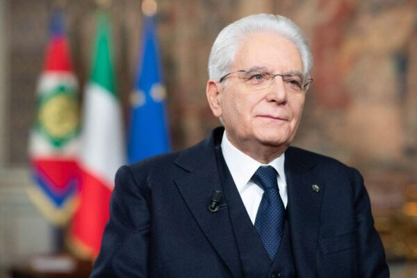 Mattarella non ci sta, ‘stupore’ del Quirinale per le interpretazioni sul ddl che impedisce il bis: il Presidente si tira fuori dai giochi