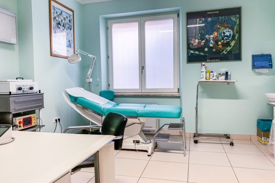 Marito e moglie aggrediscono il medico di base: “Dateci l’esenzione”