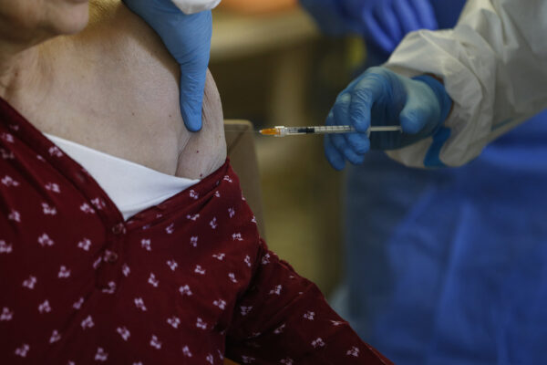 In Campania 50mila over 80 ancora senza vaccino: “Avviata campagna per rintracciarli”