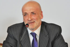 Gogna e gossip, pm e giornali distruggono la vita privata del sindaco Figliolia: “Ferita dignità miei cari”