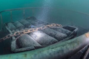 A Nemi ecco il vino di Caligola: affinato in botte e lasciato… sott’acqua come la nave romana per 24 mesi